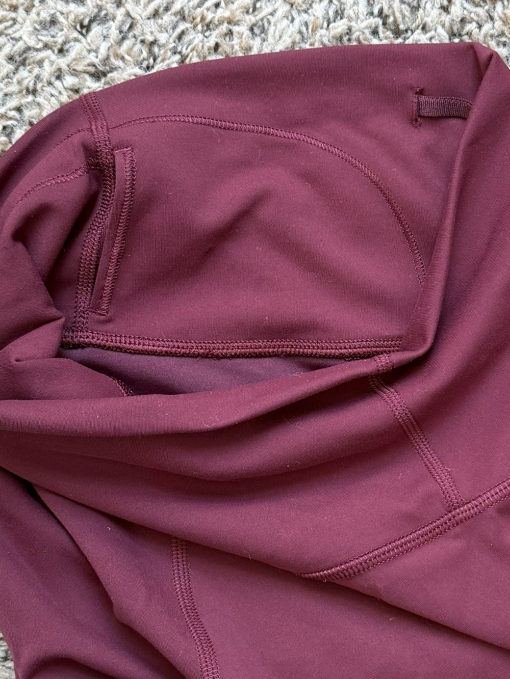 Lululemon size 4 set in maroon/burgundy - Picture 8 of 14